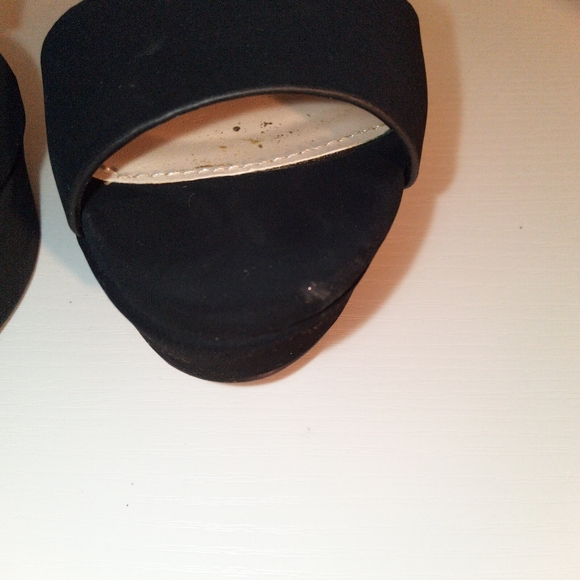 Black heels - Picture 2 of 5